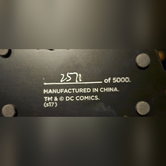 DC Direct Harley Quinn Red White and Black Limited Edition Jim Lee Statue - Picture 10 of 10